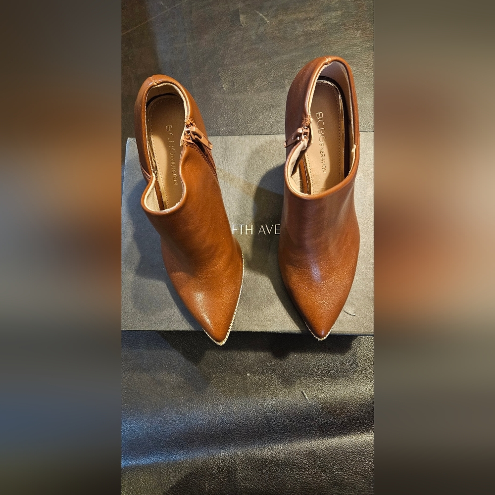 Brand new Brown BCBG size 8 ankle boots